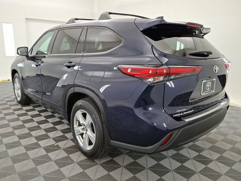 Used 2022 Toyota Highlander LE AWD/4WD image 13