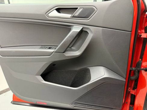 Used 2019 Volkswagen Tiguan SE w/ Panoramic Sunroof Package image 18