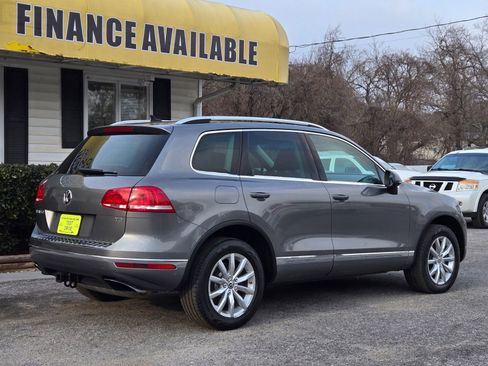 Used 2016 Volkswagen Touareg Sport image 3