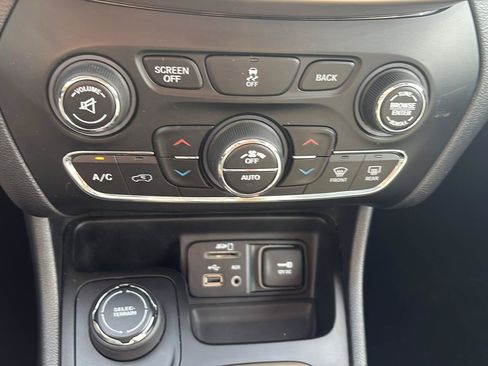 Used 2015 Jeep Cherokee Limited w/ Trailer Tow Group AWD/4WD image 16
