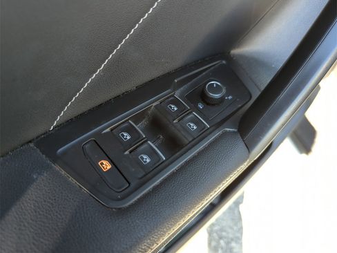 Used 2022 Volkswagen Tiguan SE image 26