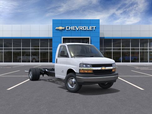 New 2025 Chevrolet Express 4500 Extended w/ Power Convenience Package image 1