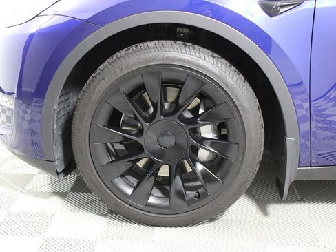 Used 2023 Tesla Model Y Long Range image 33