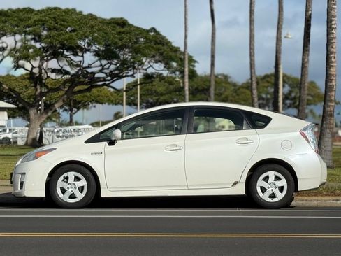 Used 2011 Toyota Prius Three FWD image 2