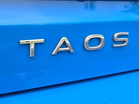 Used 2023 Volkswagen Taos SE w/ Panoramic Sunroof Package FWD image 15