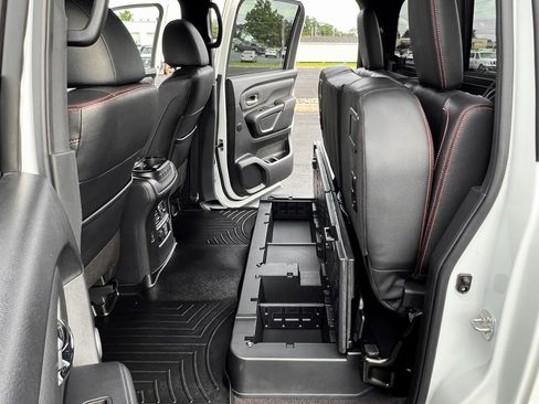 Used 2022 Nissan Titan PRO-4X w/ Pro-4x Convenience Package image 17