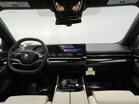 Used 2026 BMW 530i w/ Premium Package RWD image 10