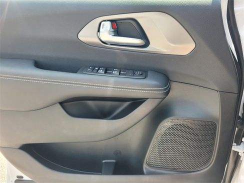 New 2026 Chrysler Voyager LX image 19