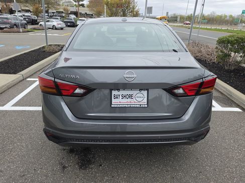 Certified 2025 Nissan Altima 2.5 SV FWD image 6