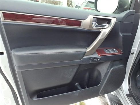Used 2016 Lexus GX 460 image 13