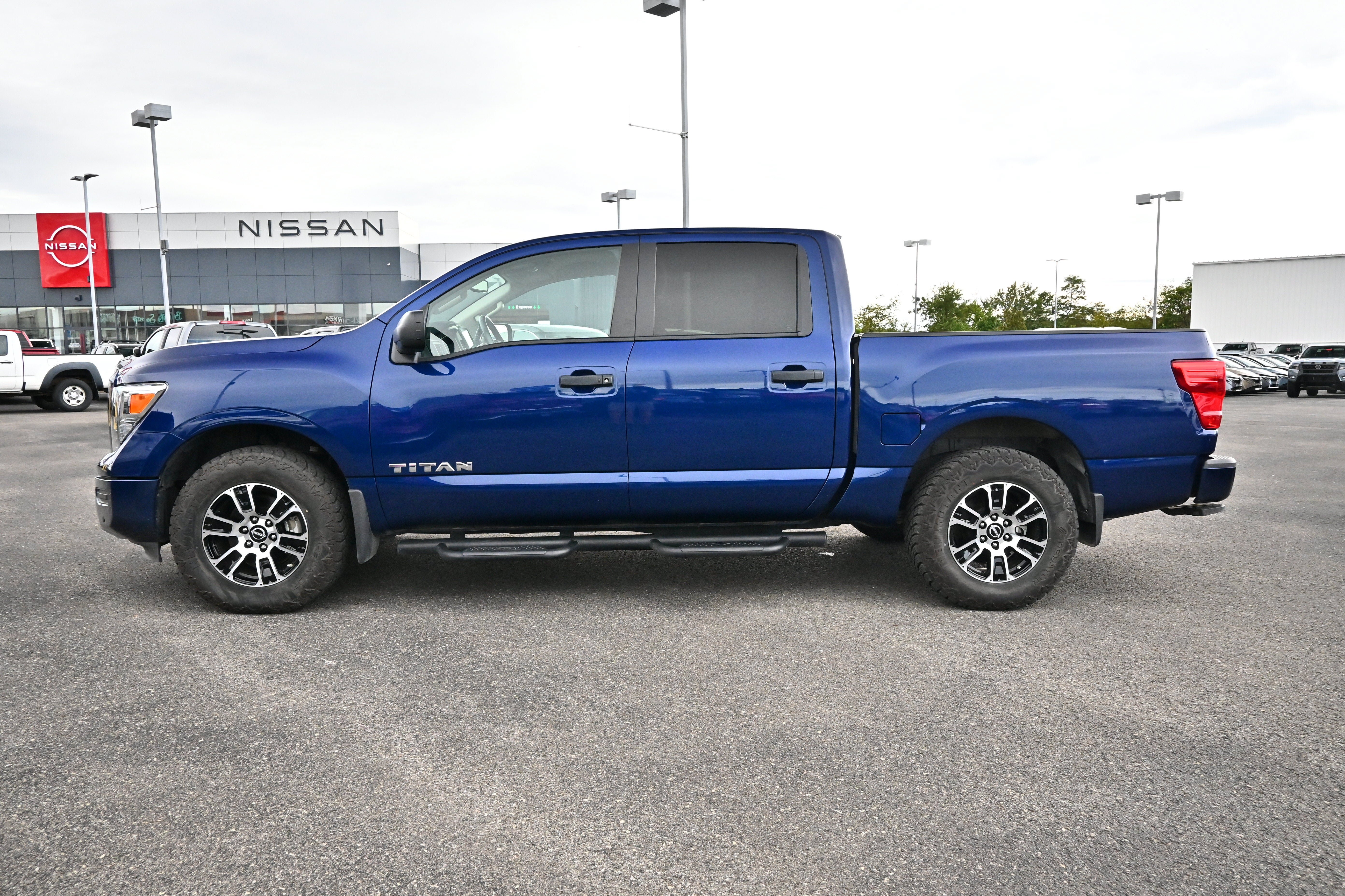 Certified 2024 Nissan Titan SV w/ SV Convenience Package AWD/4WD image 5