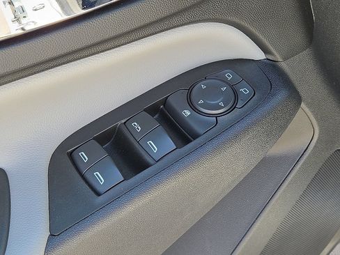 Used 2022 Chevrolet Equinox LT FWD image 22