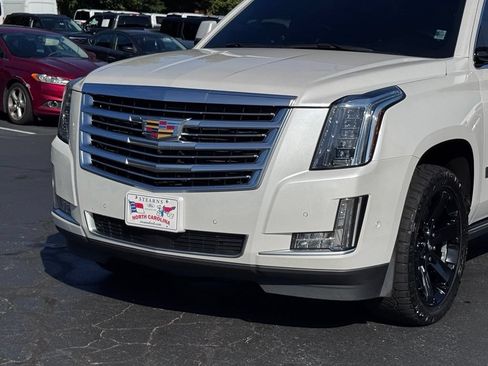 Used 2017 Cadillac Escalade Platinum AWD/4WD image 43