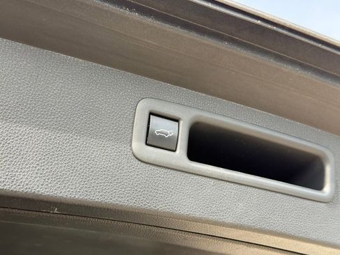 Used 2022 Toyota Highlander XLE image 27