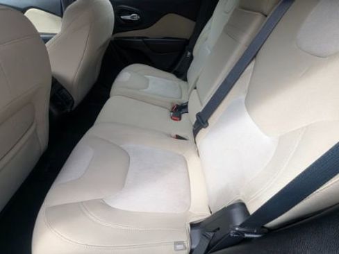 Used 2016 Jeep Cherokee Sport image 19