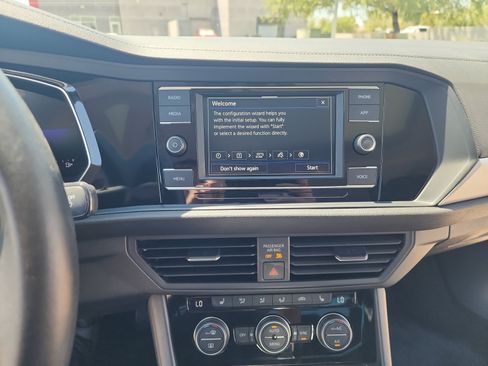 Used 2023 Volkswagen Jetta SE FWD image 28