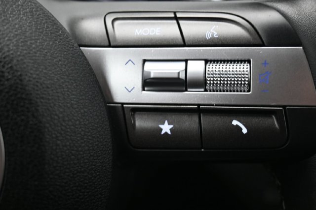 Used 2025 Hyundai Kona SEL FWD image 18