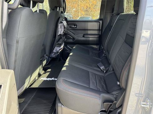 Used 2025 Nissan Frontier PRO-4X w/ Pro Convenience Package image 18