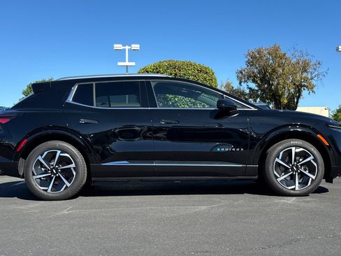 Used 2025 Chevrolet Equinox EV LT w/ Convenience Package image 4