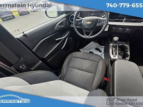 Used 2025 Chevrolet Trax LS w/ LS Convenience Package image 10