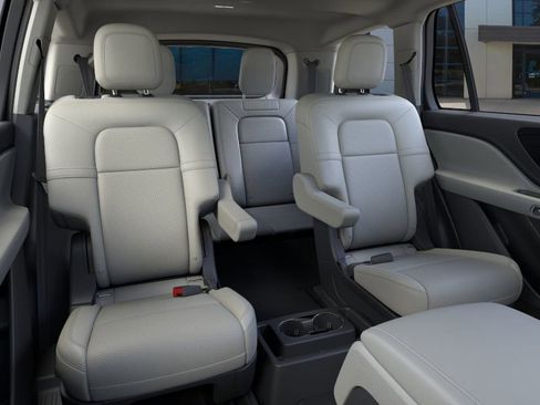 New 2026 Lincoln Aviator Premiere image 11