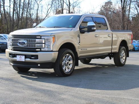 Used 2017 Ford F250 Platinum w/ Platinum Ultimate Package image 3