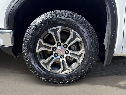 Used 2025 GMC Sierra 1500 SLT image 14