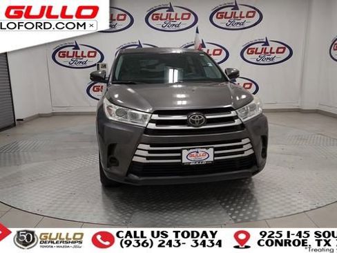 Used 2018 Toyota Highlander LE image 3