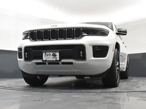 Used 2023 Jeep Grand Cherokee Overland w/ Luxury Tech Group IV AWD/4WD image 20