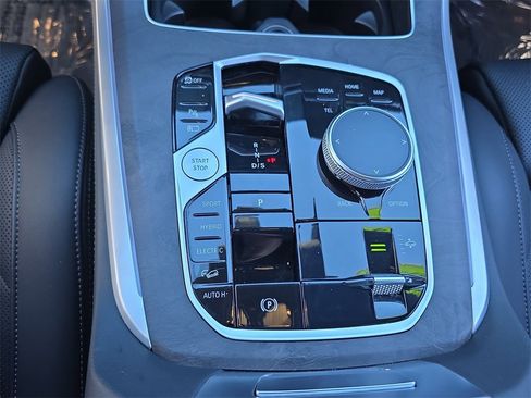 Used 2024 BMW X5 xDrive50e w/ Parking Assistance Package image 29