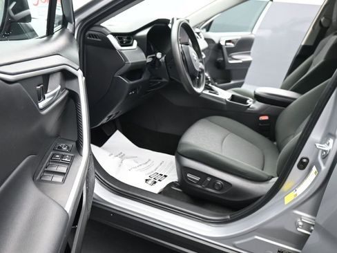 Used 2024 Toyota RAV4 XLE FWD image 17