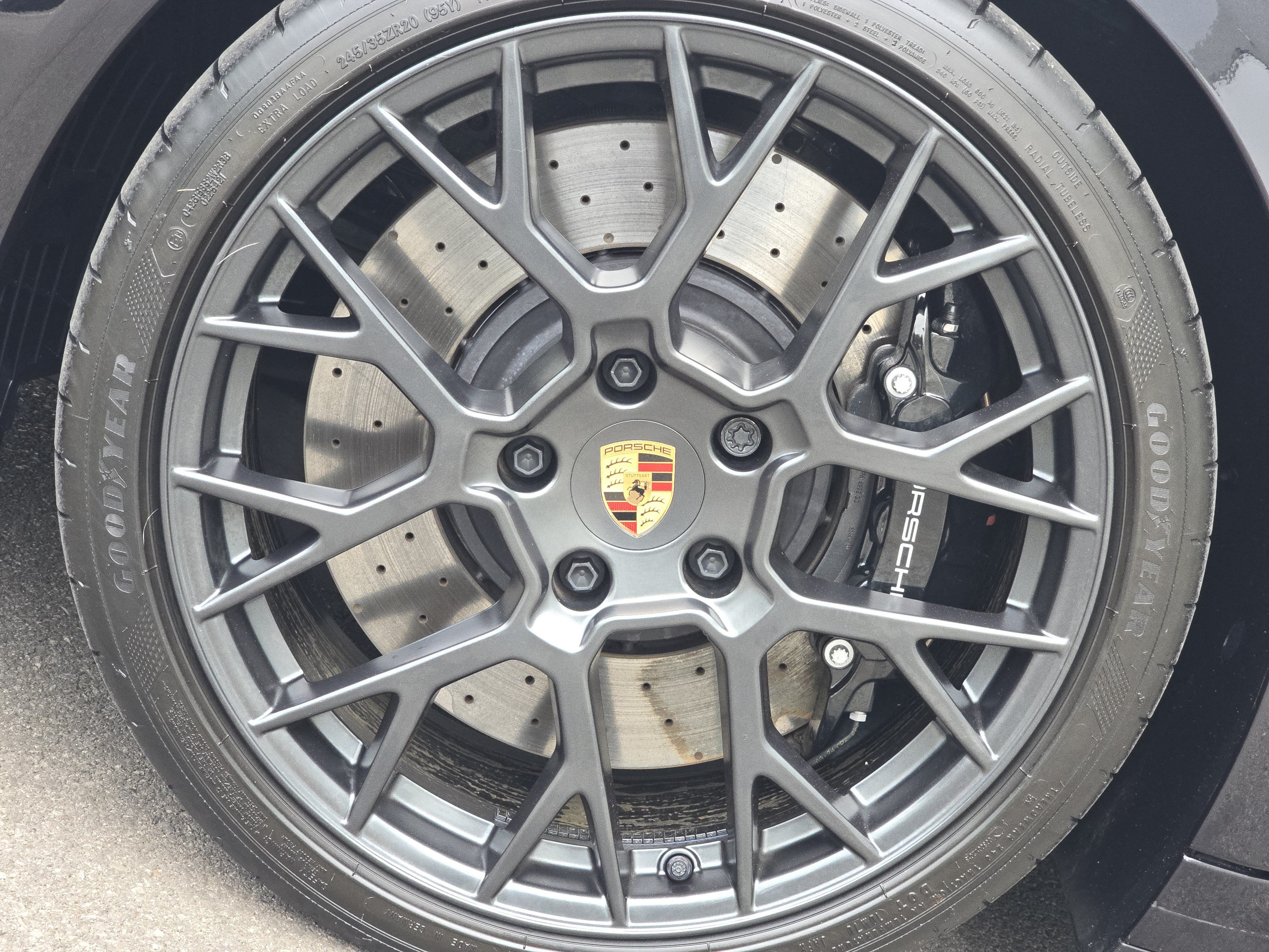 Certified 2025 Porsche 911 Targa 4 GTS AWD/4WD image 18