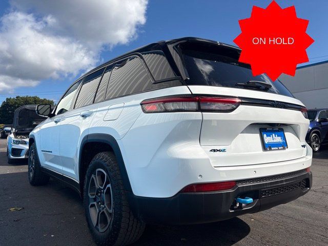 Used 2023 Jeep Grand Cherokee Trailhawk w/ Advanced Protech Group II AWD/4WD image 6