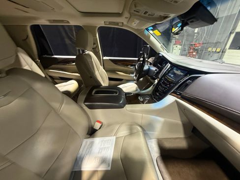 Used 2016 Cadillac Escalade Luxury AWD/4WD image 19