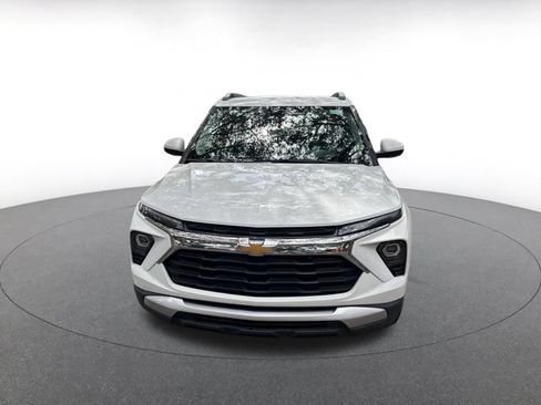 Used 2025 Chevrolet TrailBlazer LT FWD image 2