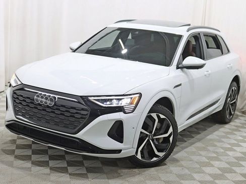 Used 2024 Audi Q8 e-tron Prestige image 5