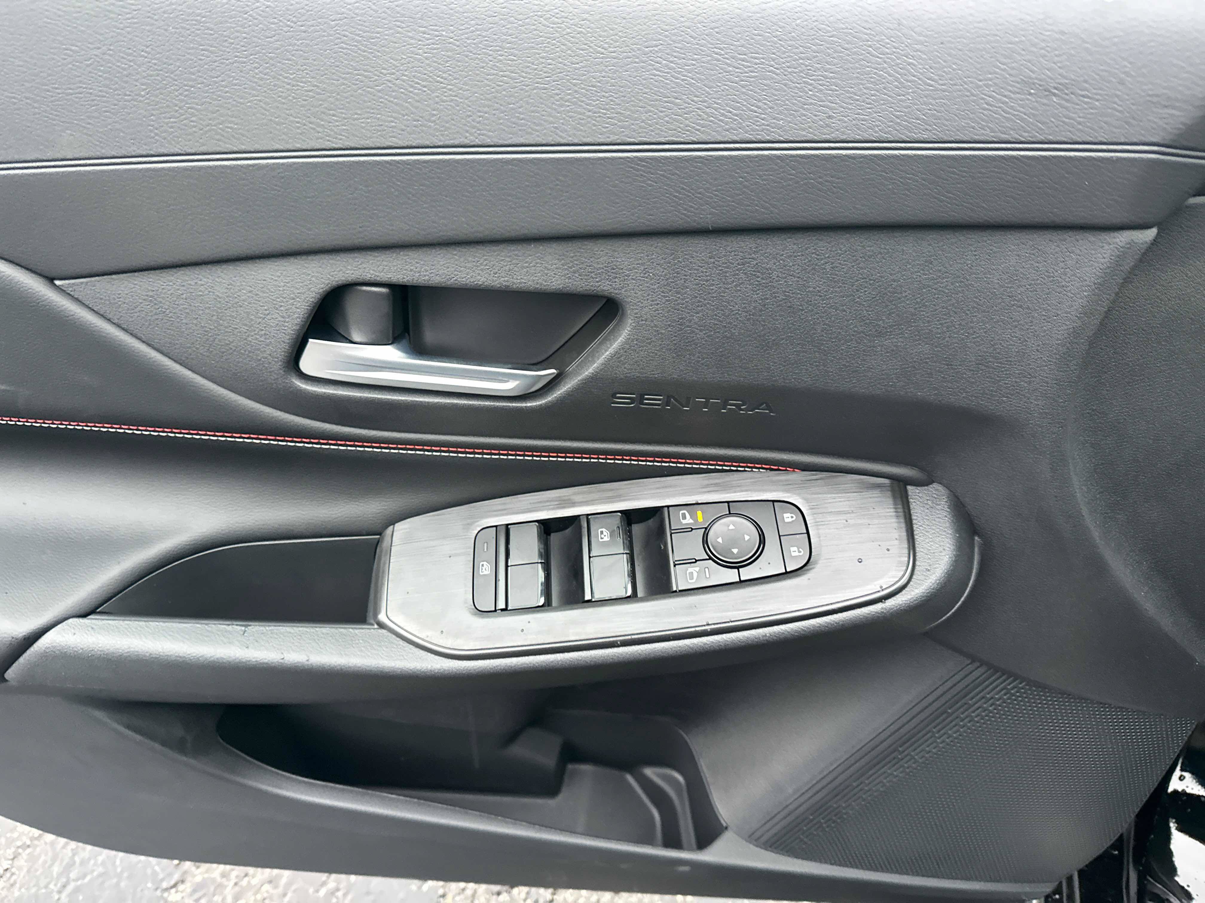 New 2027 Nissan Sentra SR w/ Floor Mat Package FWD image 17