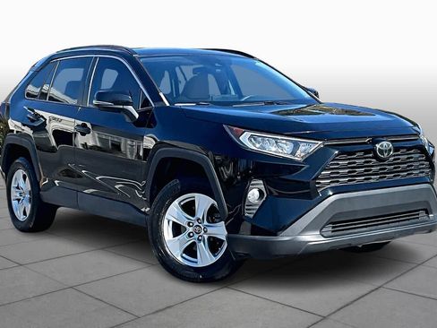 Used 2019 Toyota RAV4 XLE w/ Convenience Package image 3