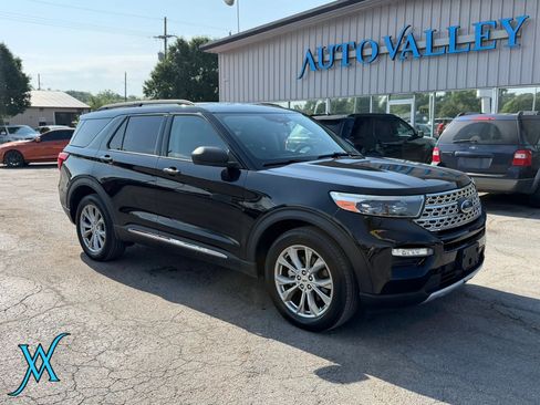 Used 2020 Ford Explorer XLT w/ Equipment Group 202A AWD/4WD image 1