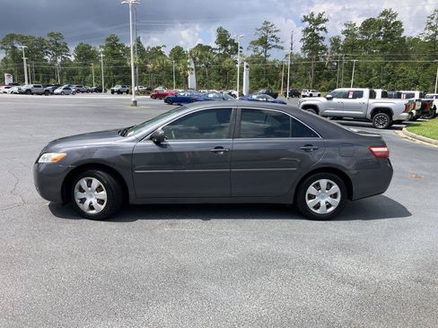 Used 2009 Toyota Camry LE FWD image 2