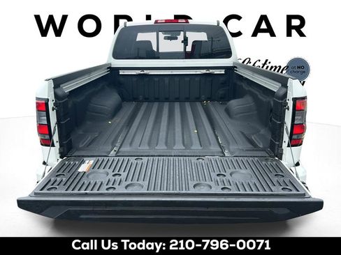 Used 2025 Nissan Frontier SV w/ SV Convenience Package RWD image 9