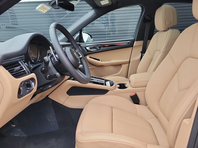 Used 2026 Porsche Macan AWD/4WD image 4