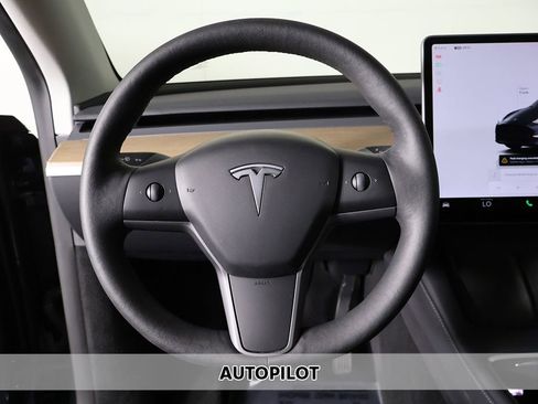 Used 2023 Tesla Model Y AWD image 3