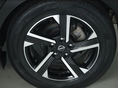 Used 2024 Nissan Sentra SV FWD image 39