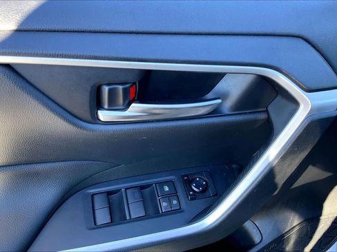 Used 2020 Toyota RAV4 XLE image 35