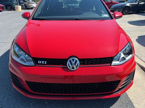 Used 2017 Volkswagen Golf 4-Door FWD image 2