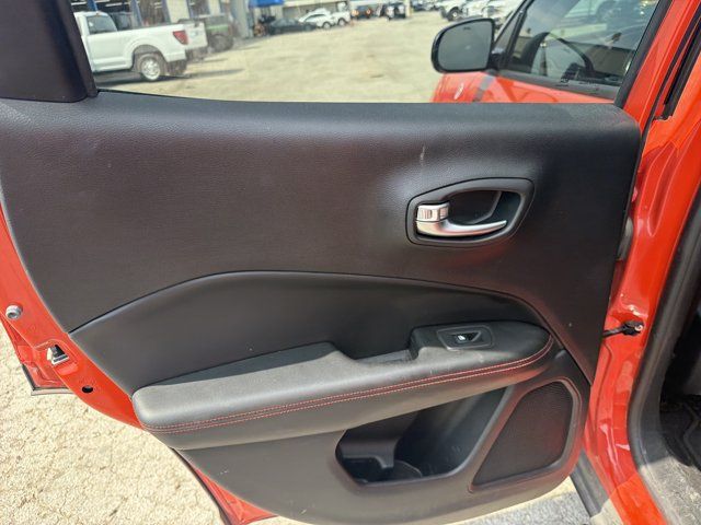 Used 2018 Jeep Compass Trailhawk w/ Navigation Group AWD/4WD image 18