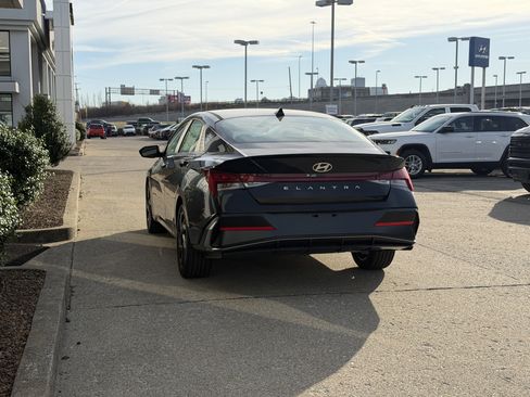 New 2026 Hyundai Elantra SEL Sport Premium image 7