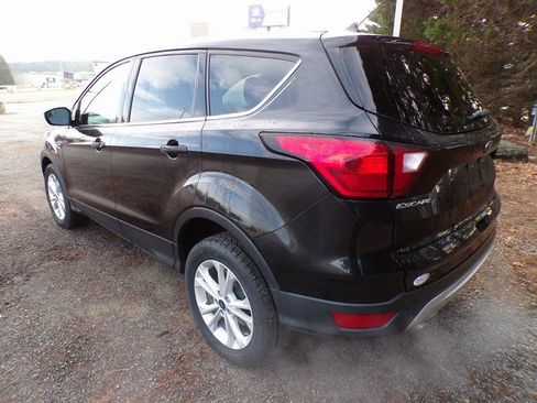 Used 2019 Ford Escape SE image 3