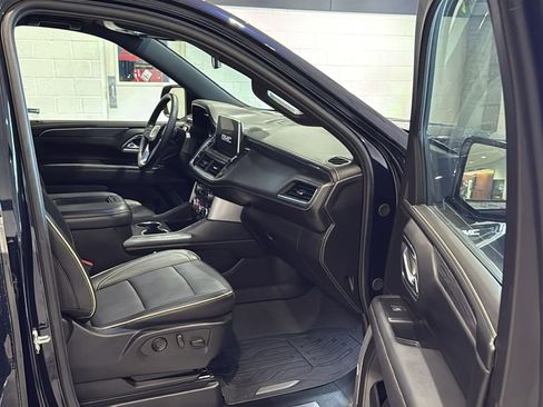Used 2024 GMC Yukon SLT w/ SLT Luxury Package AWD/4WD image 12